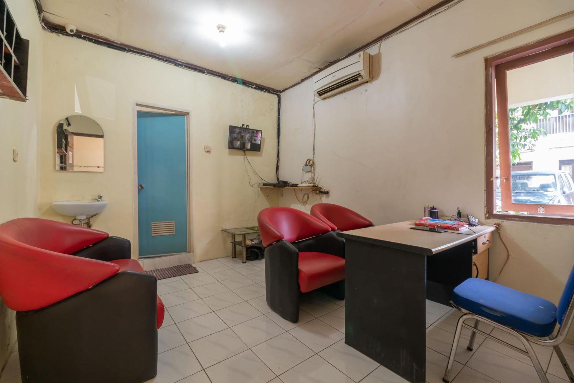 Reddoorz Near Pondok Indah Water Park Dżakarta Zewnętrze zdjęcie