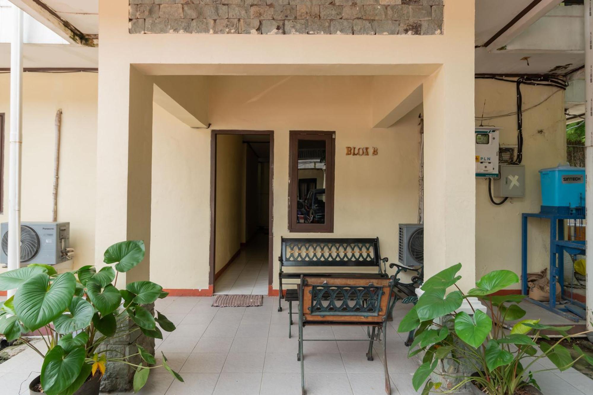 Reddoorz Near Pondok Indah Water Park Dżakarta Zewnętrze zdjęcie